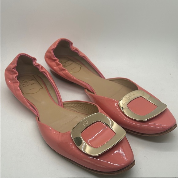 Roger Vivier Shoes - Roger Vivier Pink Patent Leather Gold Buckle Ballet Flats Shoes **Sz 40/US 10**🌸